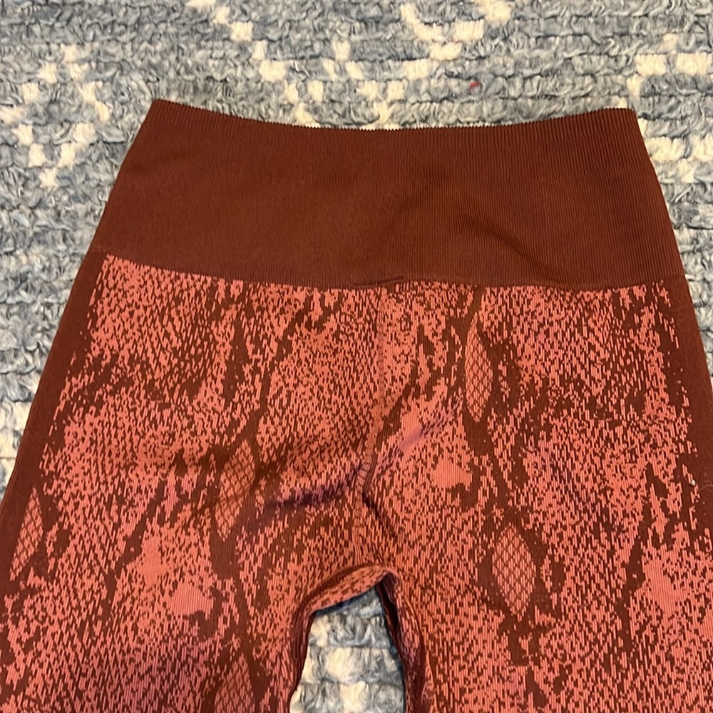 Fabletics Red Snake-Print High-Waist Leggings & Sports Bra Set - Picture 6 of 9
